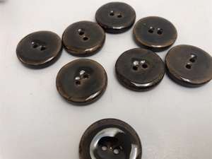 Kokos knap med emalje - marmor look med oliven undertone, 22 mm